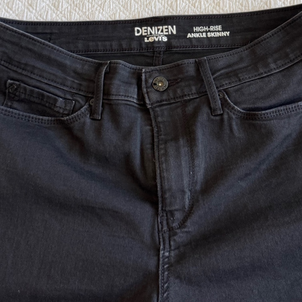 Denizen Levis black high rise ankle skinny jeans